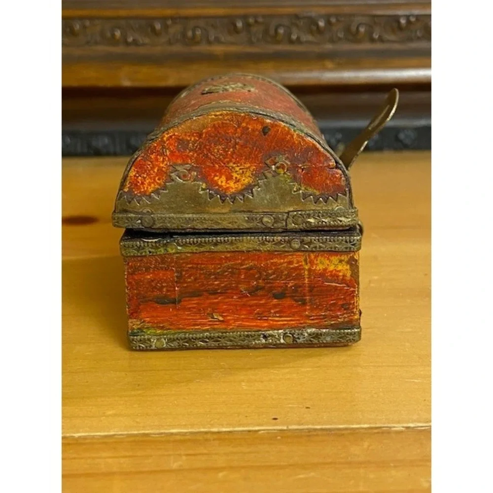 Unbranded vintage miniature